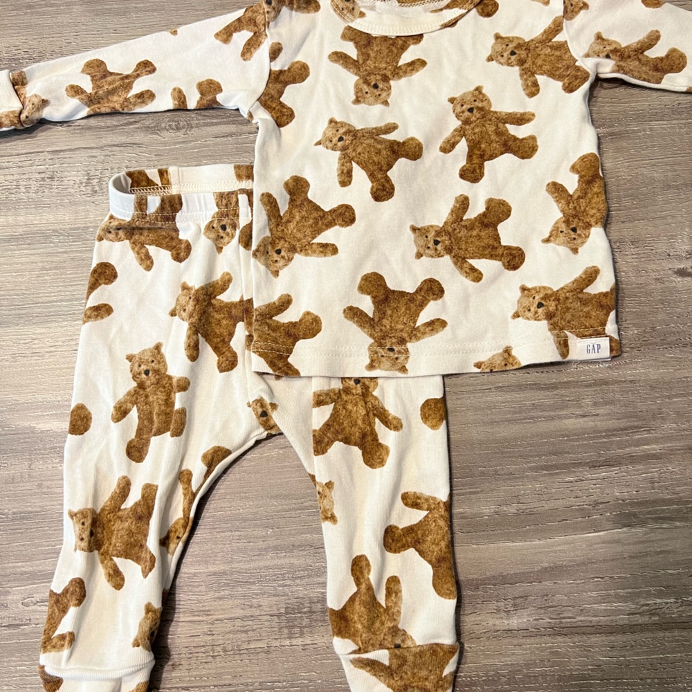 Gap Baby Pajama Set size 6-12 months
